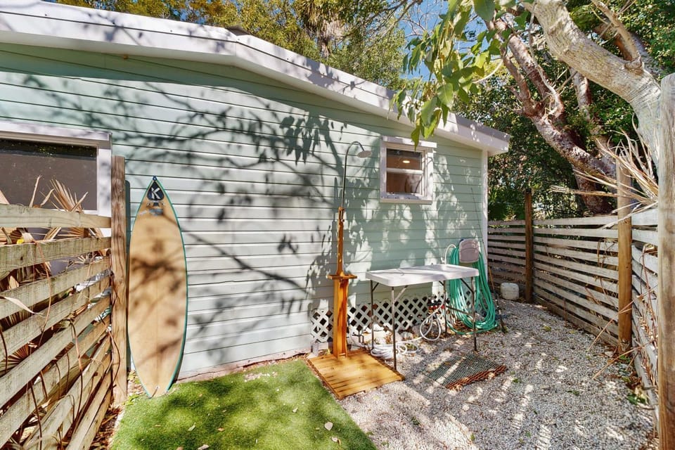 TA42 The Tree Lane Fish Camp House in Tavernier