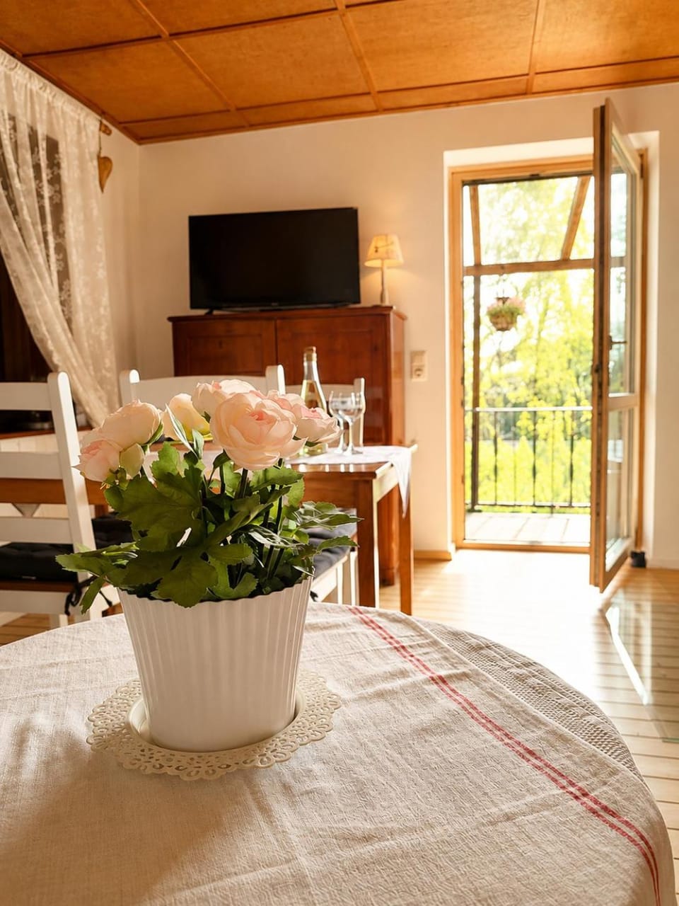 TV and multimedia, Balcony/Terrace, Living room, Photo of the whole room