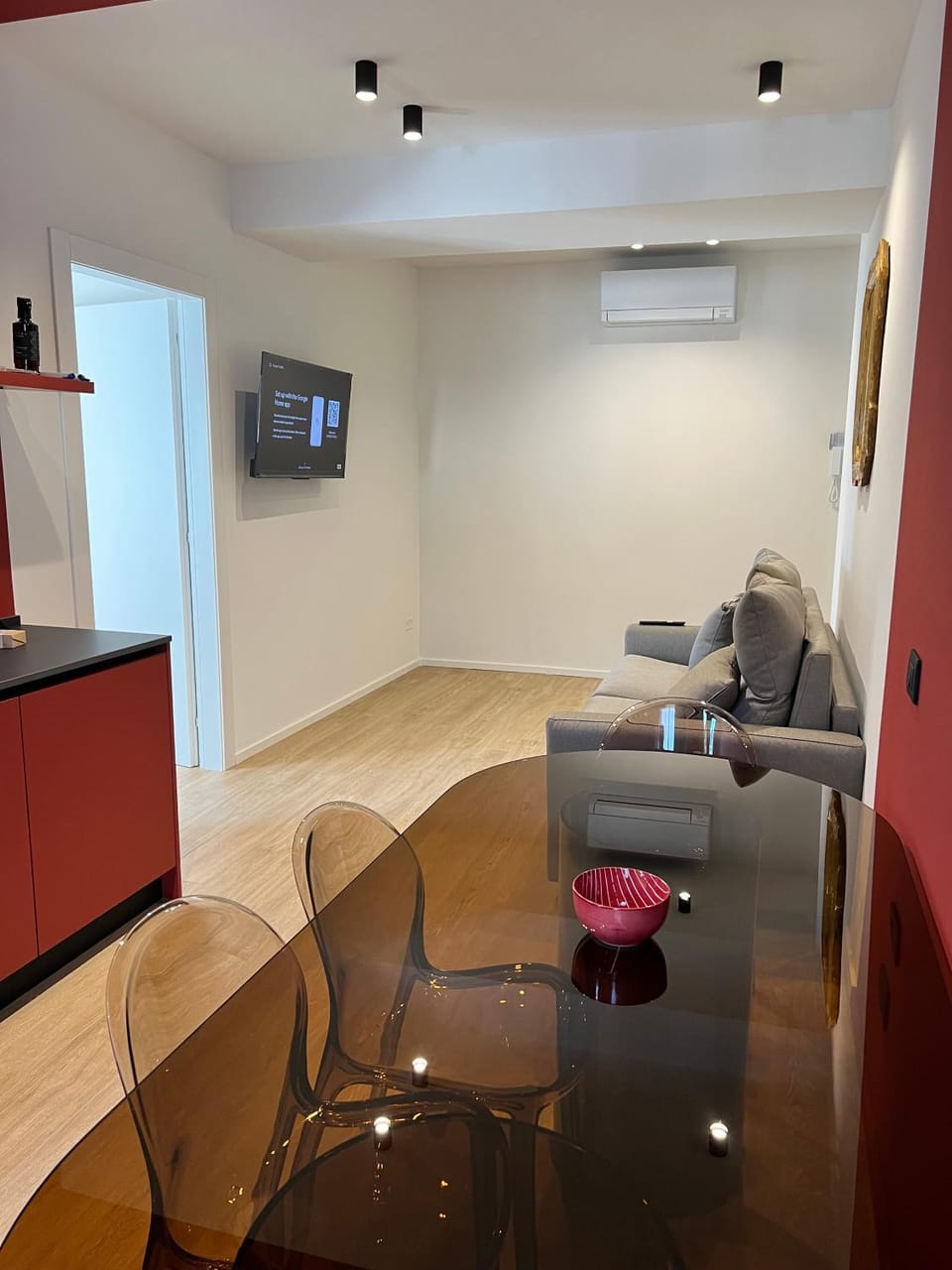 TV and multimedia, Living room, Seating area, air conditioner
