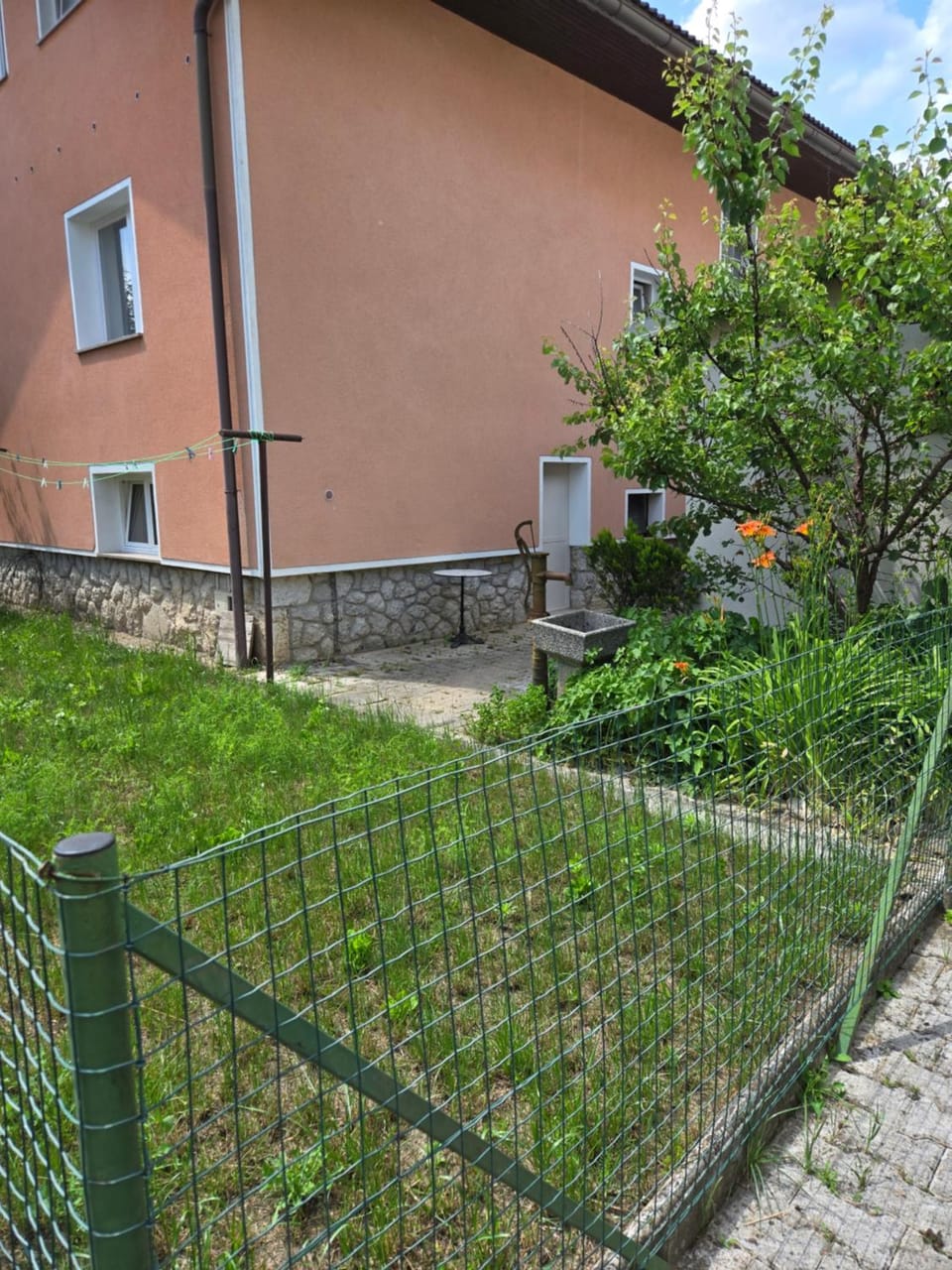 Property building, Day, Garden, Garden view