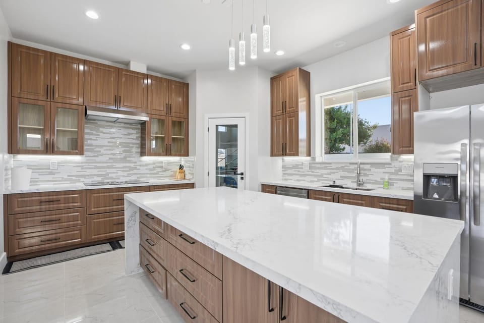 4 Bedroom luxry living with private pool Villa in Lodi