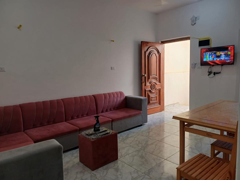 Communal lounge/ TV room, TV and multimedia, Living room, Seating area, Dining area, Evening entertainment