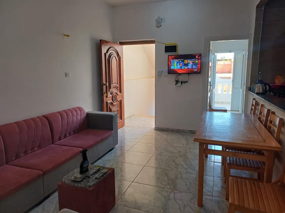 Communal lounge/ TV room, TV and multimedia, Living room, Seating area, Dining area, Evening entertainment