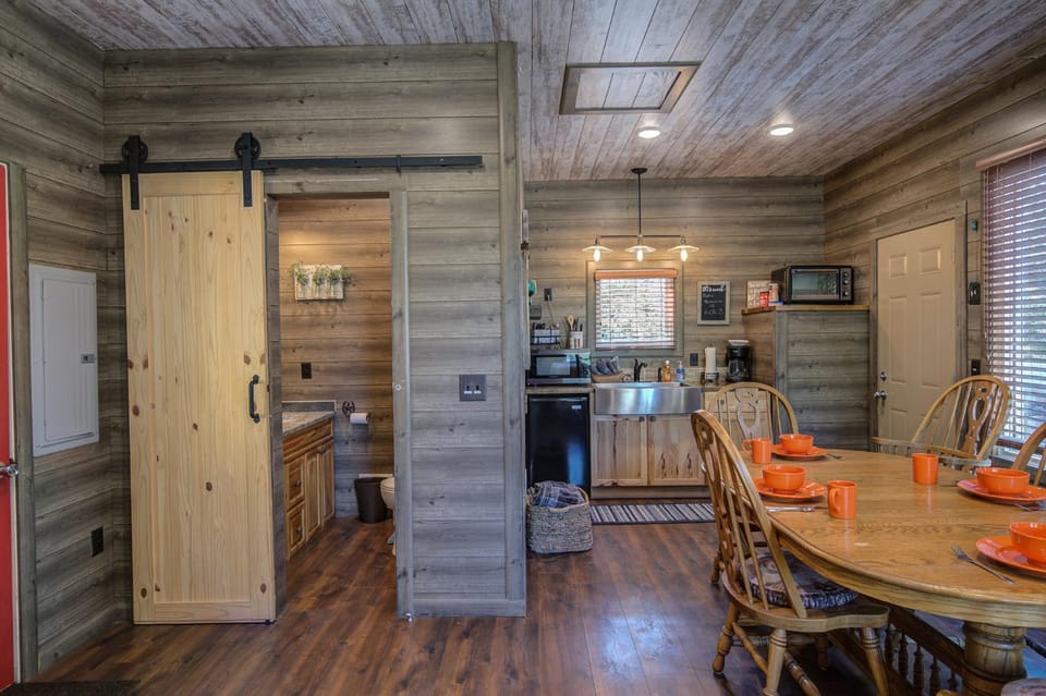 Bathroom, Kitchen or kitchenette, Dining area