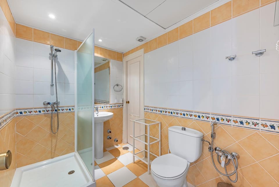 Shower, Bathroom, towels