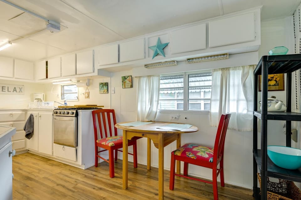 Heated Pool, Games & Socials! Zephyrhills Home House in Zephyrhills