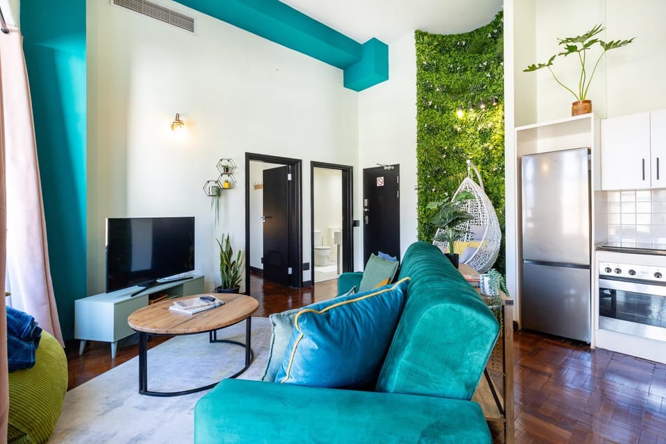 Communal lounge/ TV room, TV and multimedia, Kitchen or kitchenette, Living room, Seating area, Dining area, Evening entertainment, oven