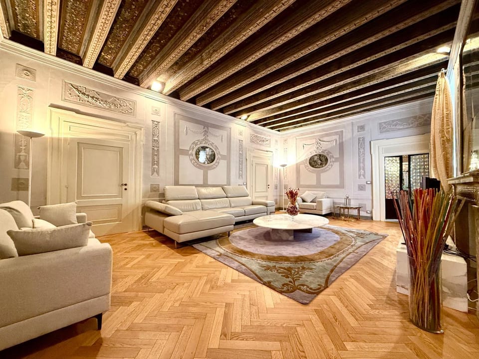Living room, Seating area, internet