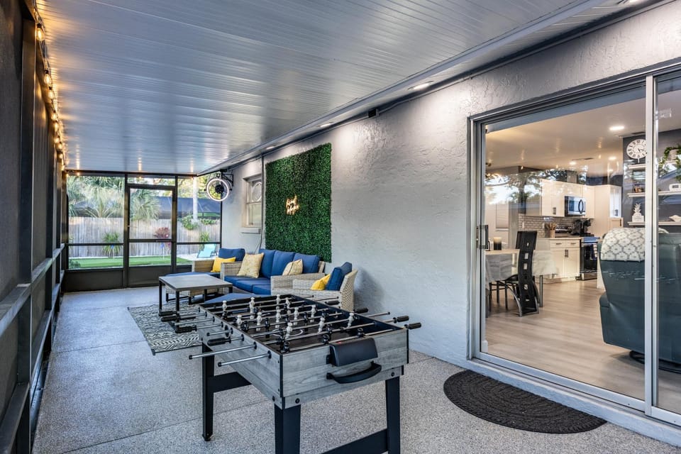 Sunny Urban Escape House in Sarasota