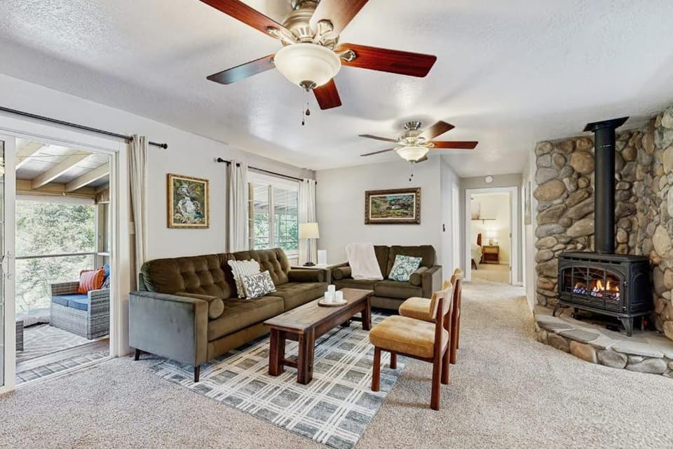 Flume-Side Cottage House in Hathaway Pines