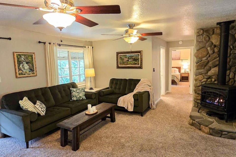 Flume-Side Cottage House in Hathaway Pines