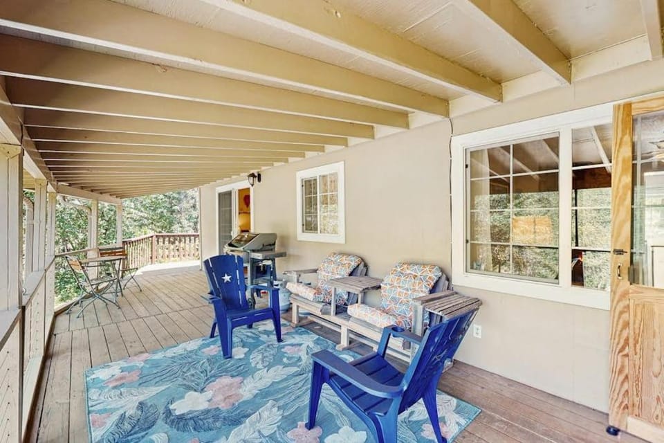 Flume-Side Cottage House in Hathaway Pines