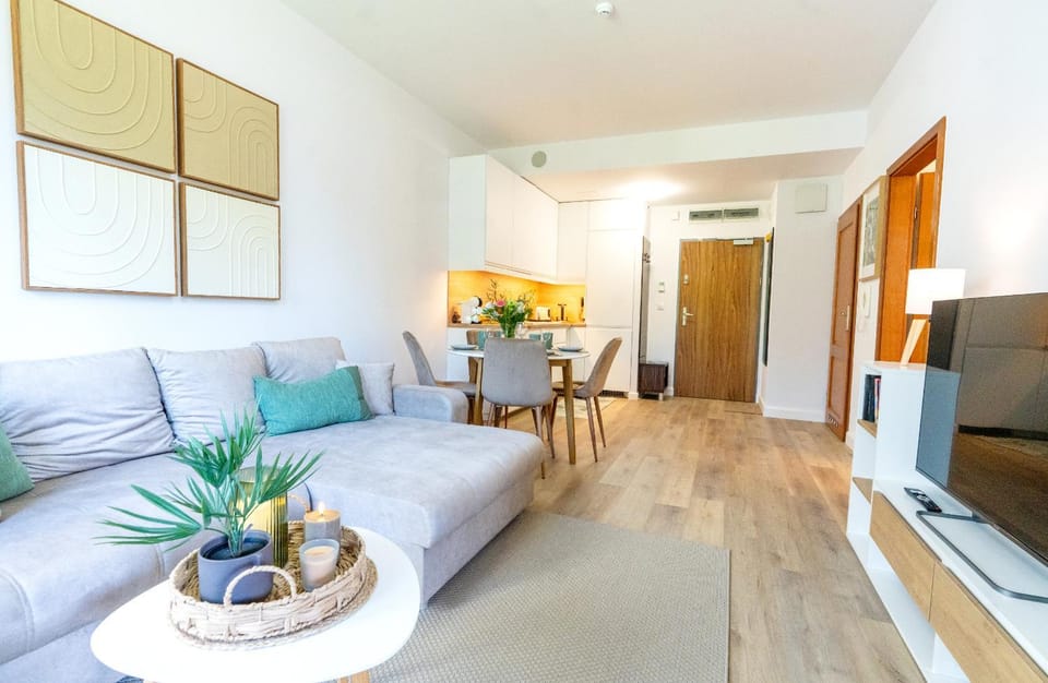 Communal lounge/ TV room, Balcony/Terrace, Living room