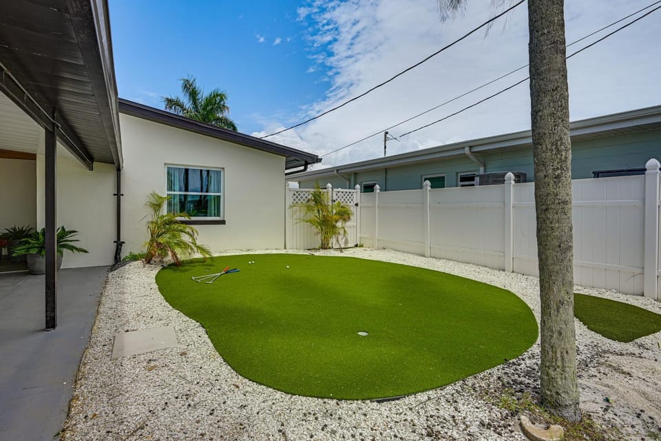 Bayfront Gem w/ Pool & Dock in Redington Beach! House in Redington Beach