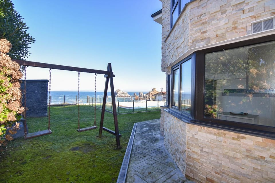 Villa de lujo frente al mar Villa in Cantabria