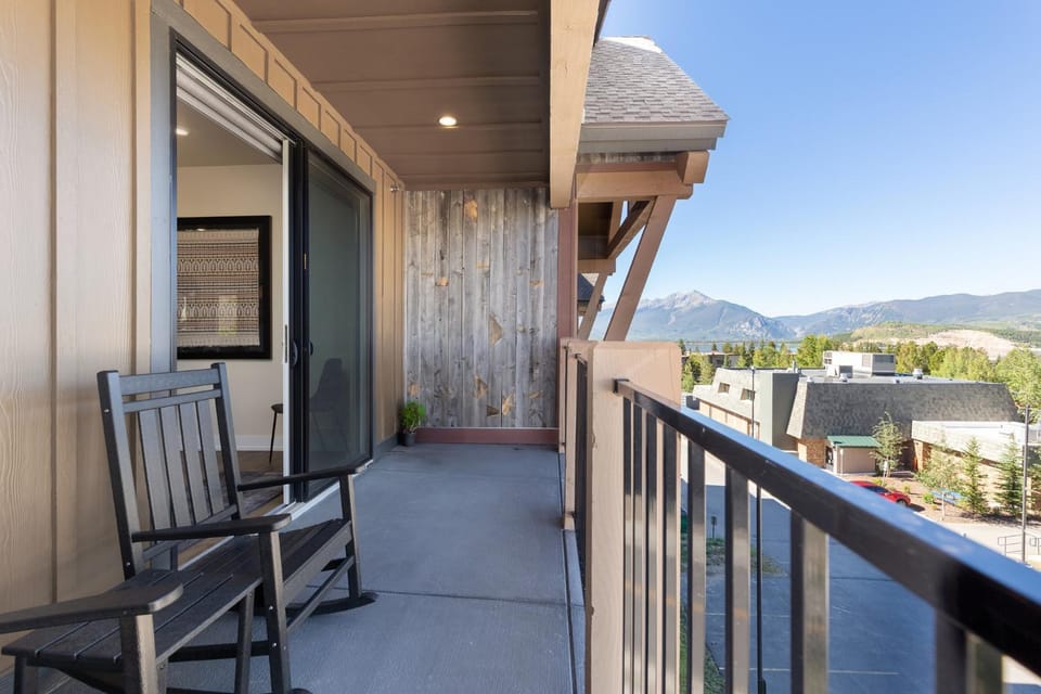 Day, View (from property/room), Balcony/Terrace, Seating area, Mountain view