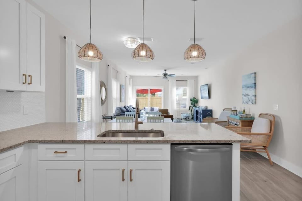 Luxury Beach Escape - Grill Fenced Yard Patio House in Jacksonville Beach