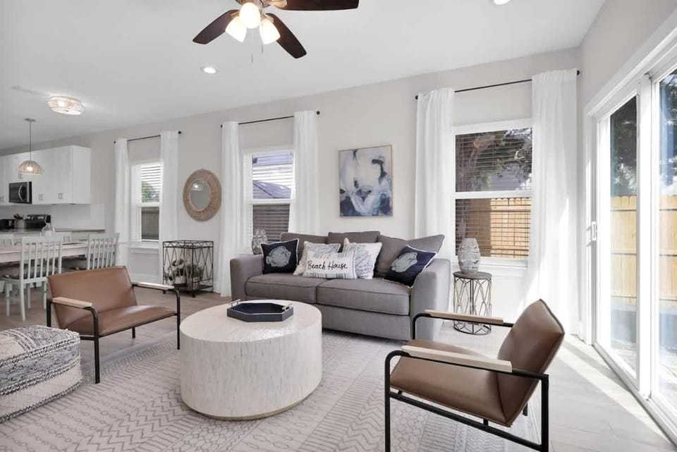 Luxury Beach Escape - Grill Fenced Yard Patio House in Jacksonville Beach