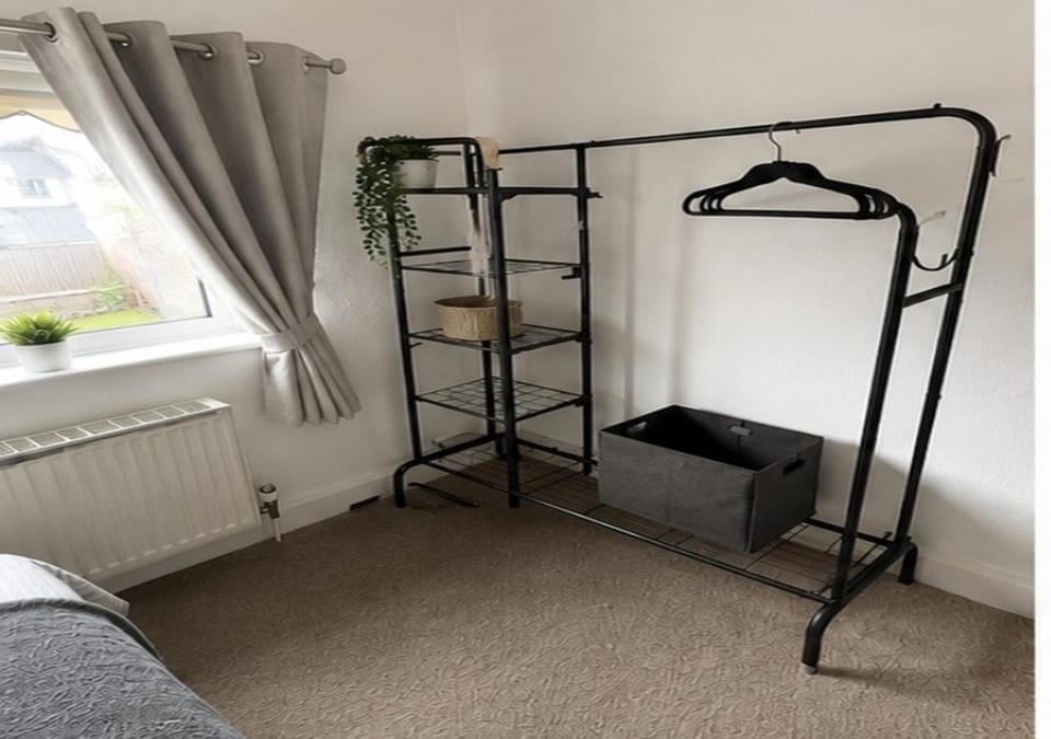Contractor & Business Stays- Sleeps 4, Families Up To 7, Free Parking & Self Check-In, Late Check In Available On Request, M6 and M54 Vacation rental in Wolverhampton