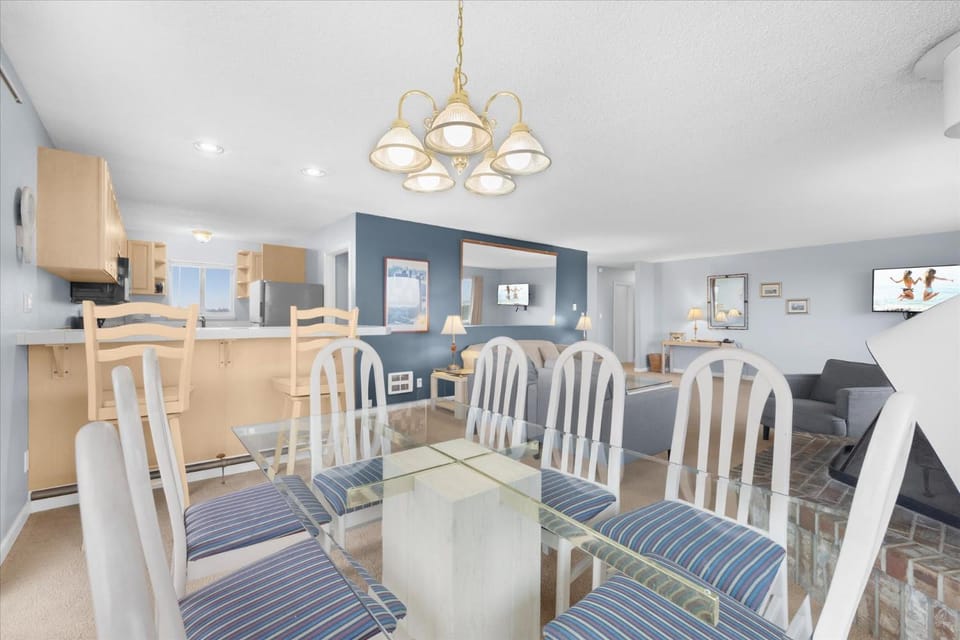 Top Floor Penthouse Suite with Ocean View House in Ocean Shores