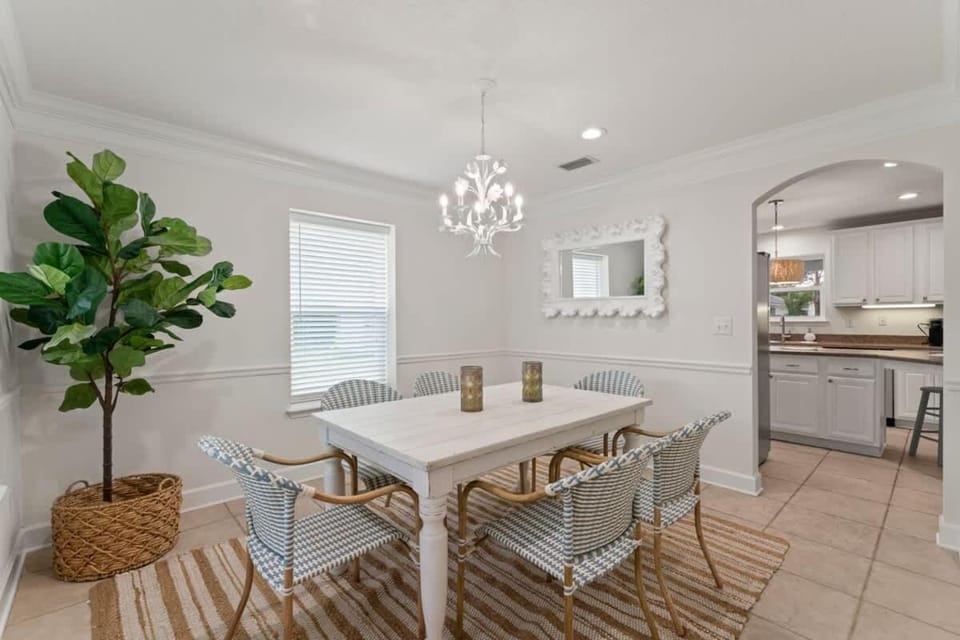 Sandy Shores Retreat Pool Wi-Fi House in Jacksonville Beach