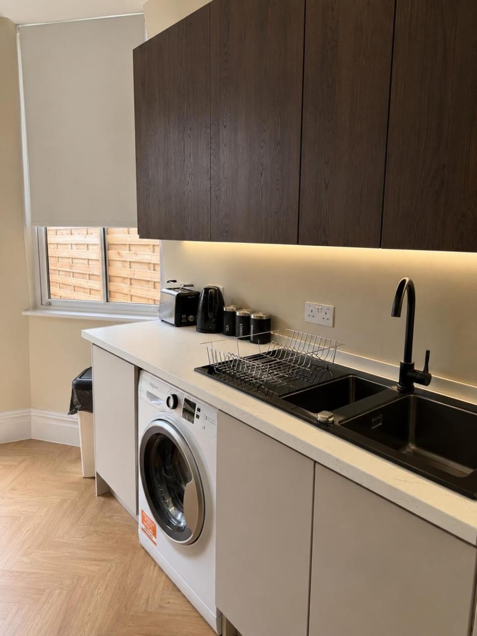 Luxury 6-BedHouse EnSuites Modern Kitchen Sleeps 8 Villa in London