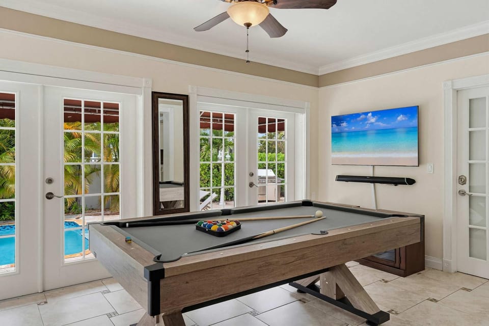 Cozy Retreat- Miami Springs Gem Pool & Grill House in Miami Springs