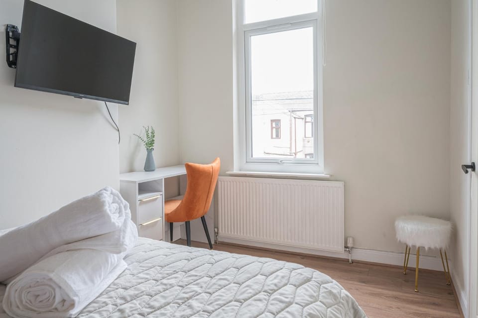 KING BED Luxury 2BR City House Fast WiFi House in Barrow-in-Furness