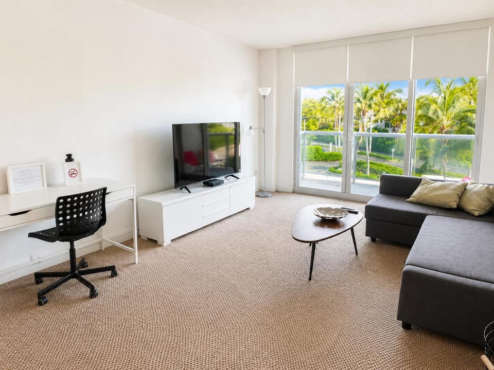 Sunny Isles Beach Oceanfront, pool and free parking Apartment in Sunny Isles Beach