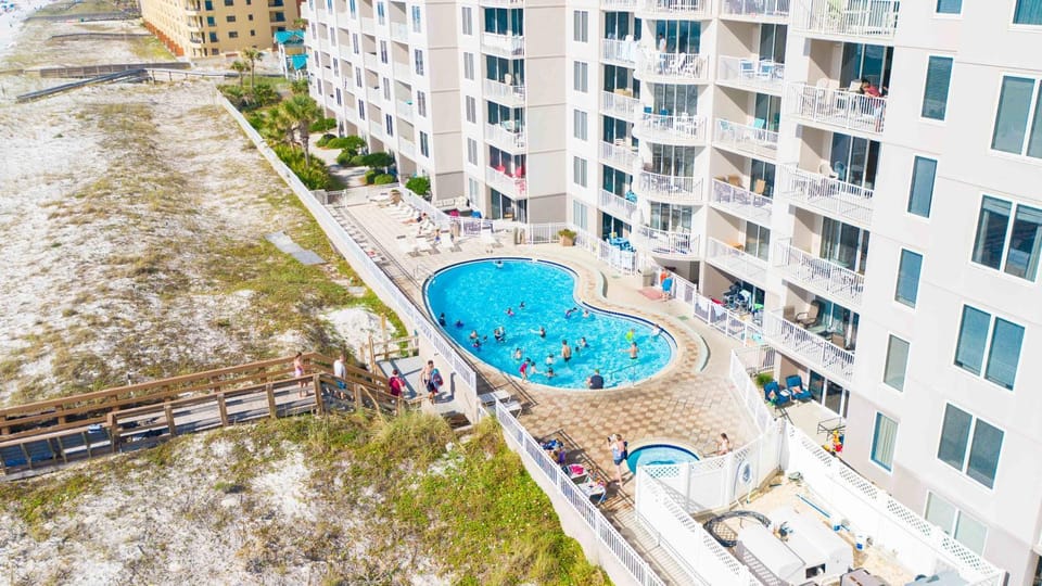 Property building, Bird's eye view, Hot Tub, Beach, Swimming pool