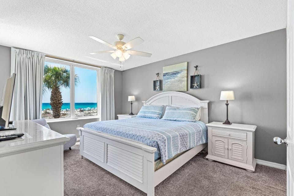 Bed, Day, View (from property/room), Balcony/Terrace, Beach, Bedroom, Sea view, furniture, towels