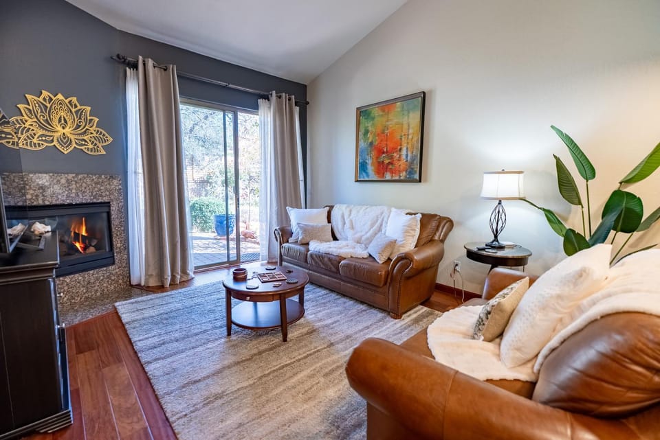 Day, Living room, Seating area, fireplace, furniture