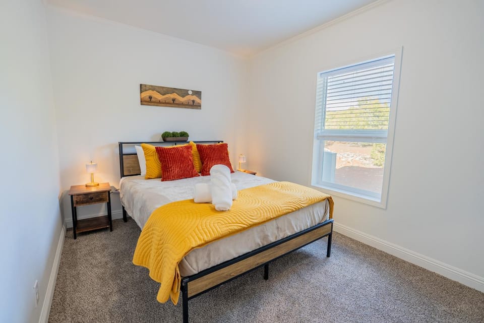 Bed, Day, View (from property/room), Bedroom, towels