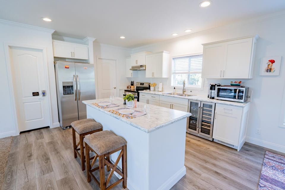 Day, Kitchen or kitchenette, Seating area, furniture, microwave, oven, stove, toaster, kitchen