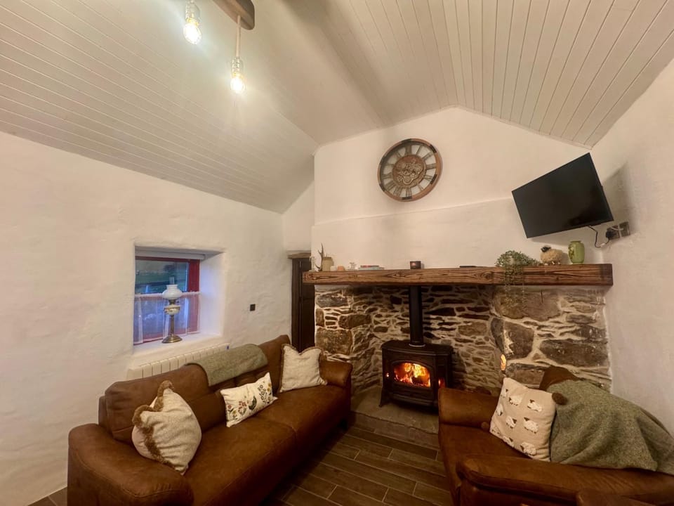 TV and multimedia, Living room, Seating area, flat iron