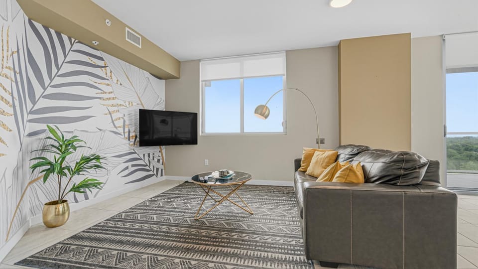 Luxury 2BR-2Bath Condo with Huge Terrace, Ocean View, Parking Apartment in Miami