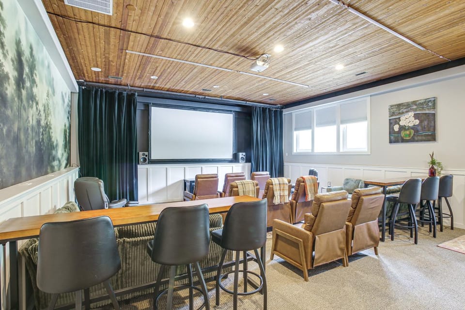 ‘Cider Mountain’ Athol Reunion Haven on 140 Acres House in Idaho