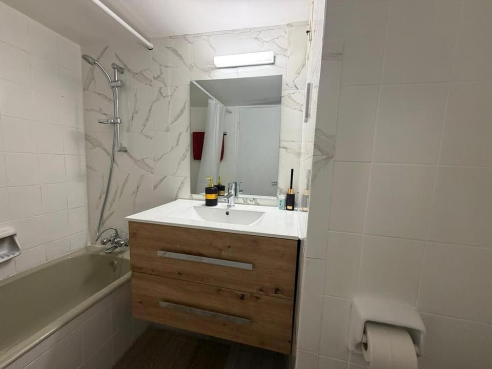 The Seafront Pearl Apartment in Larnaca