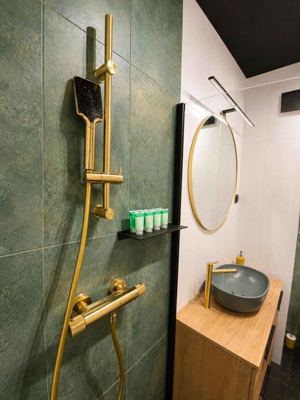 Shower, Bathroom
