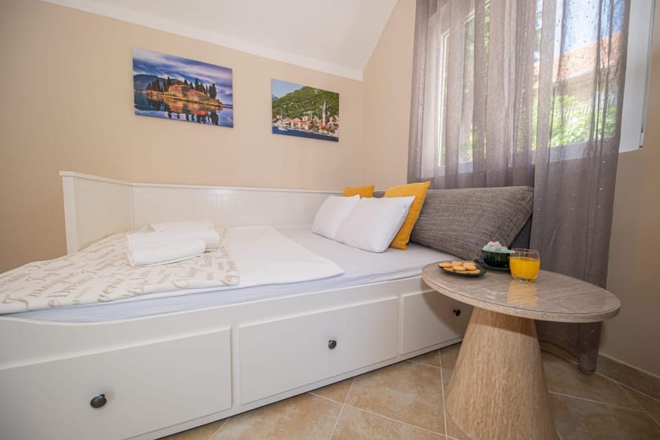 Horizont Apartment in Kotor Municipality