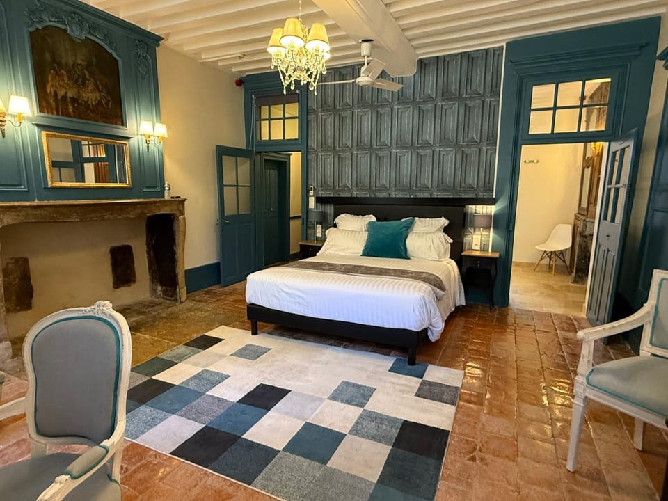 Les Glycines Vézelay Hotel in Bourgogne-Franche-Comté