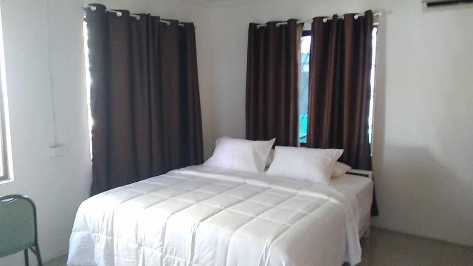 BOU'S Accomodation 4Bedrm House in Nadi