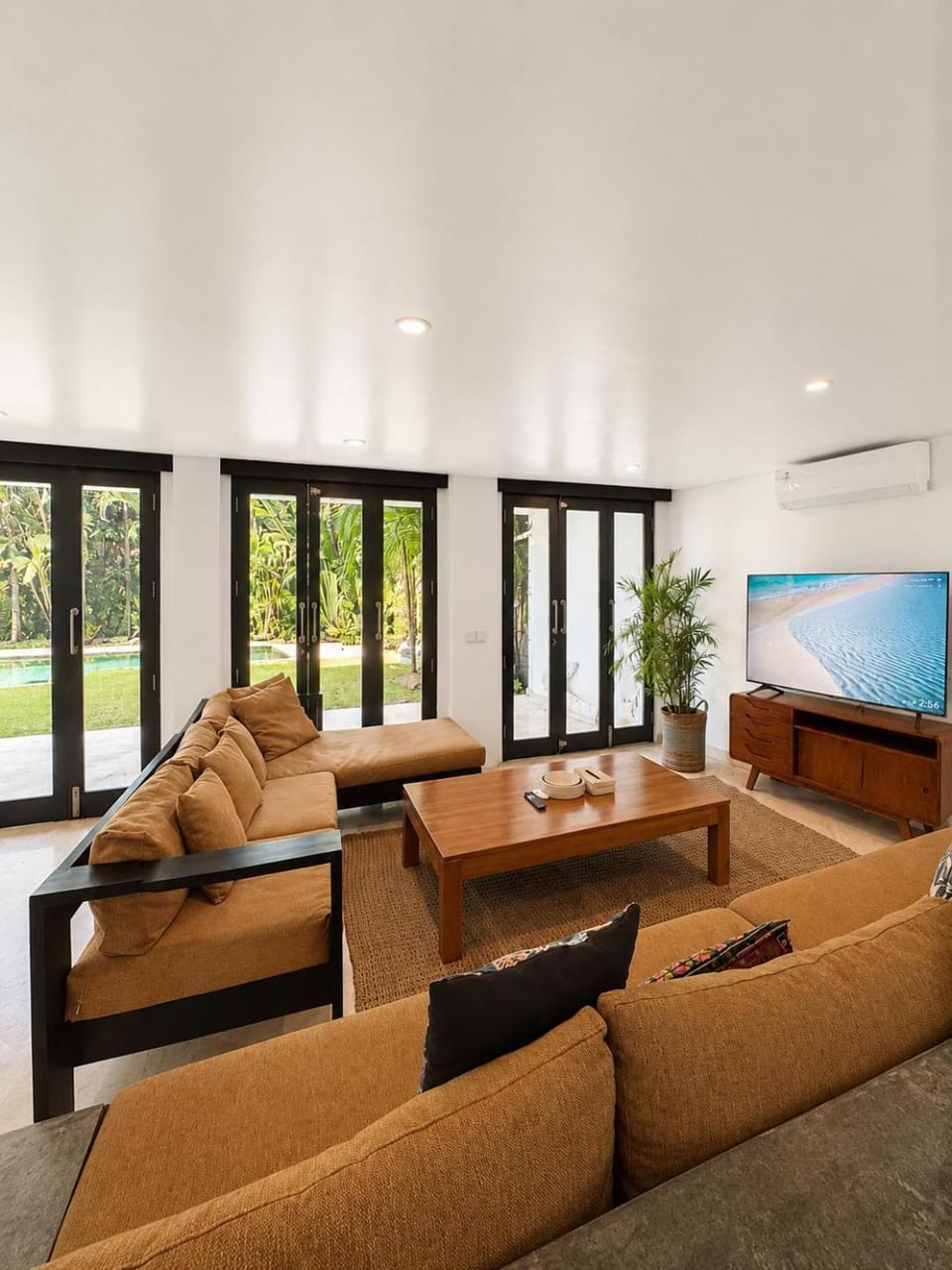 TV and multimedia, Living room, Seating area