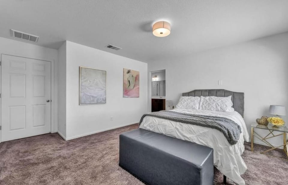 Comfort & Convenience in a Quiet Reno Neighborhood House in Reno