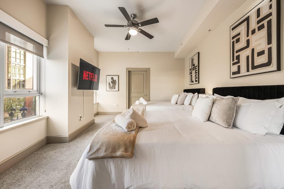 Downtown Elite Stay- Steps from Gaslamp & Petco Park Apartment in San Diego