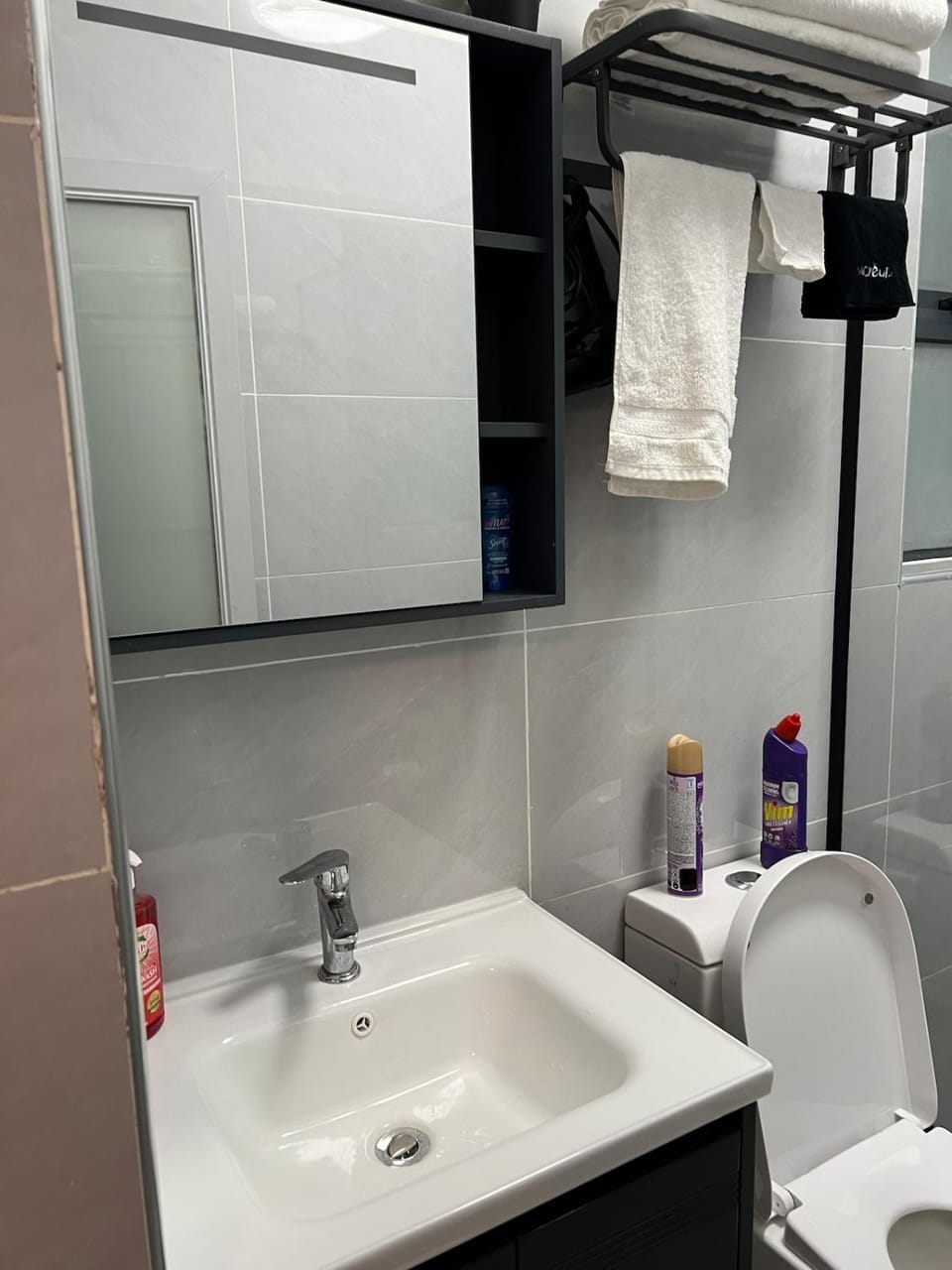 Sunscape Vista II - New Rise Spacious Studio near JKIA, SGR, Self Checkin, WIFI, Gym and Pool Apartment in Nairobi