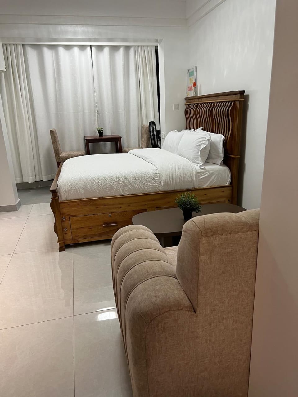 Sunscape Vista II - New Rise Spacious Studio near JKIA, SGR, Self Checkin, WIFI, Gym and Pool Apartment in Nairobi