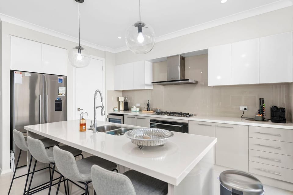 Coffee/tea facilities, Kitchen or kitchenette, oven, stove