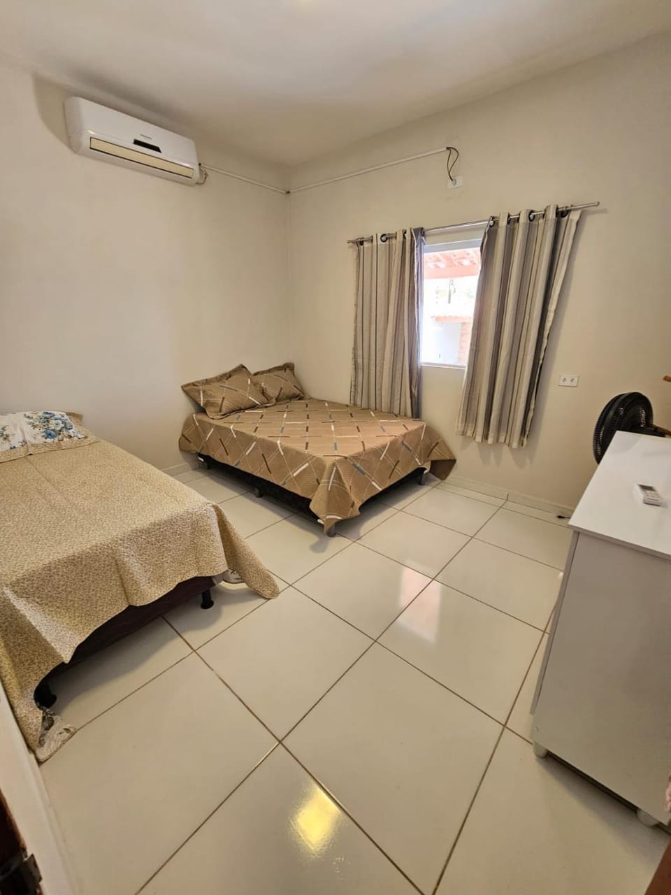 Bed, Bedroom, air conditioner