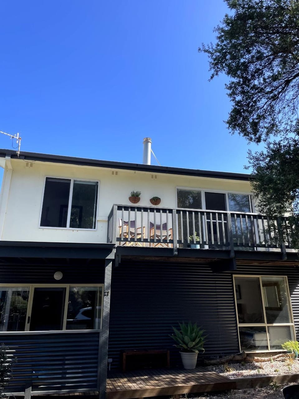 Sea Breeze on McIndoe House in Venus Bay